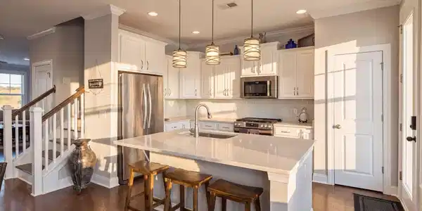 Image 2: Tons of natural light