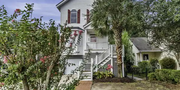 Image 4: Front view of your future home