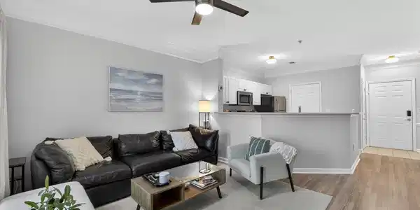 Image 3: Living Room