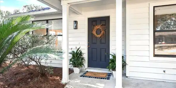 Image 3: Covered Front Porch