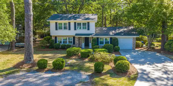 Image 3: 673HighwoodCir048