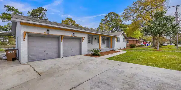 Image 2: 764 Creekside Dr