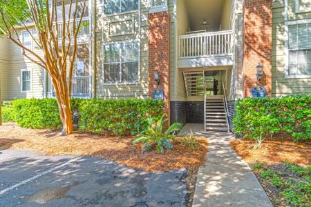 1600 Long Grove Drive