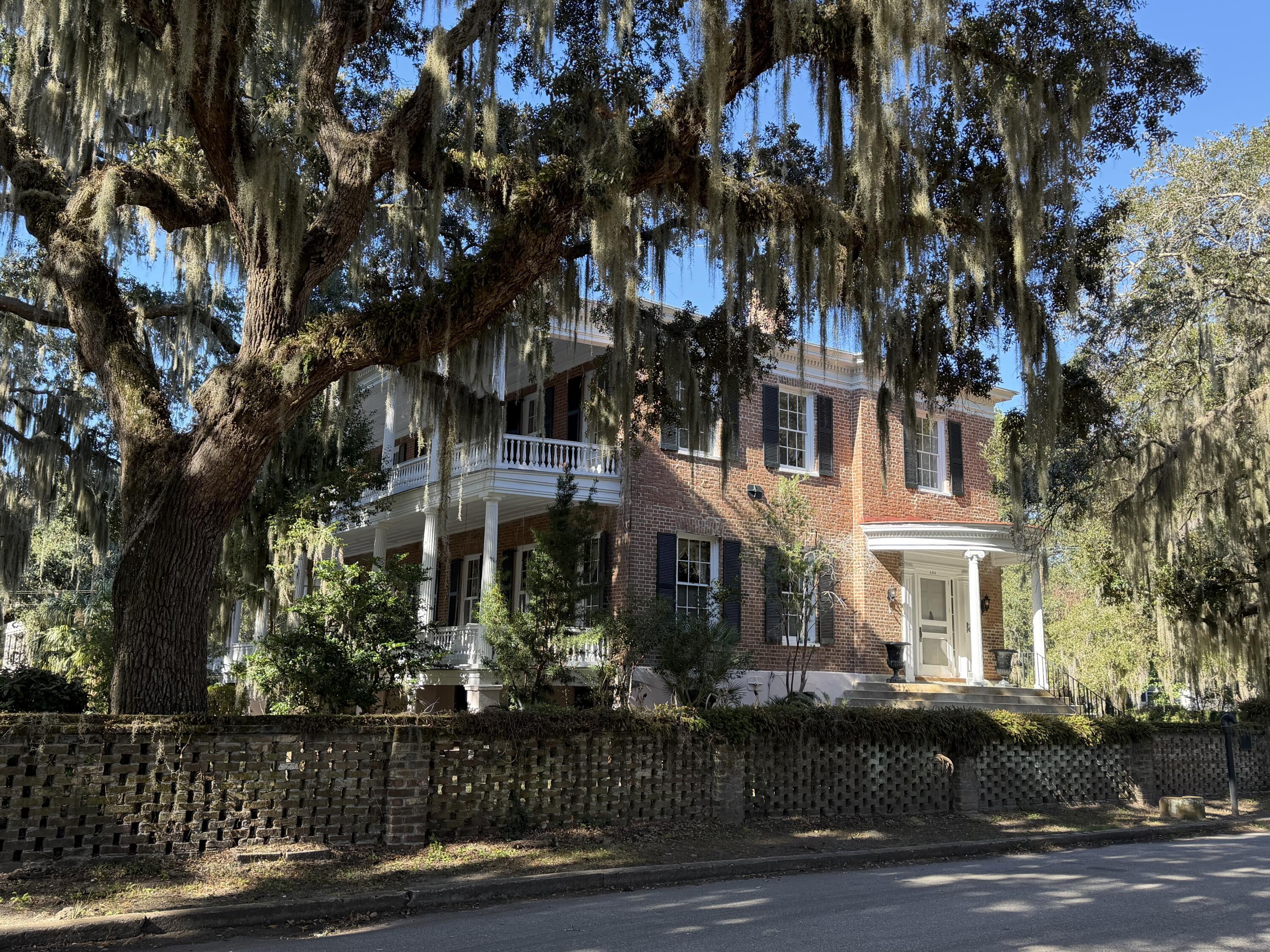 Image 1: 1- 604 Pinckney St