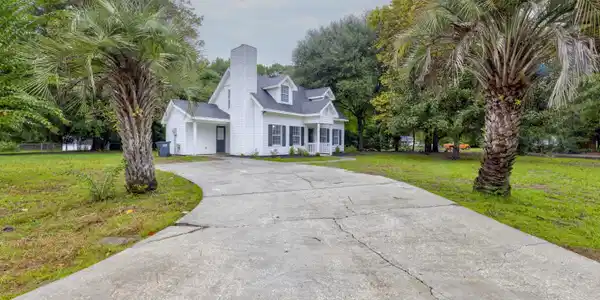 2 Venice Court