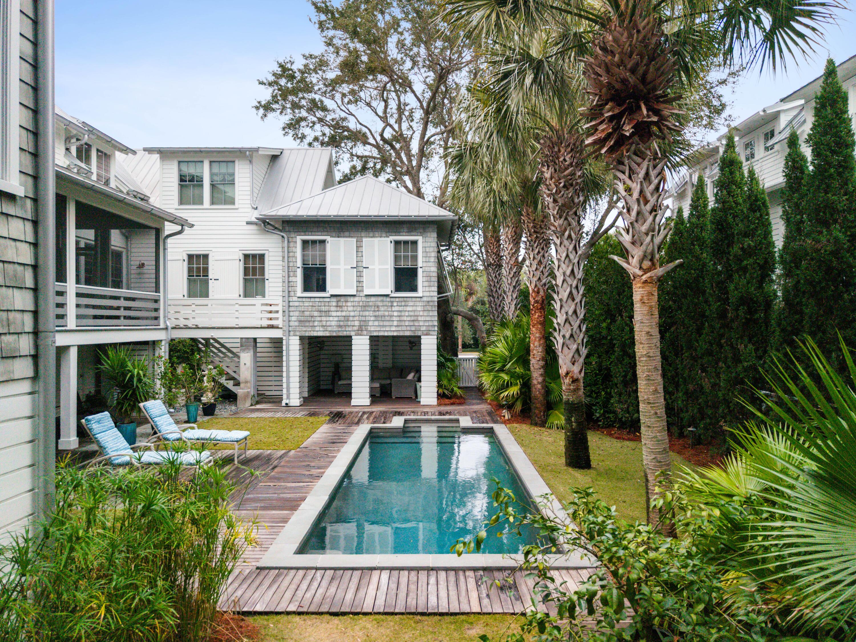 Image 4: 1749 Middle St004