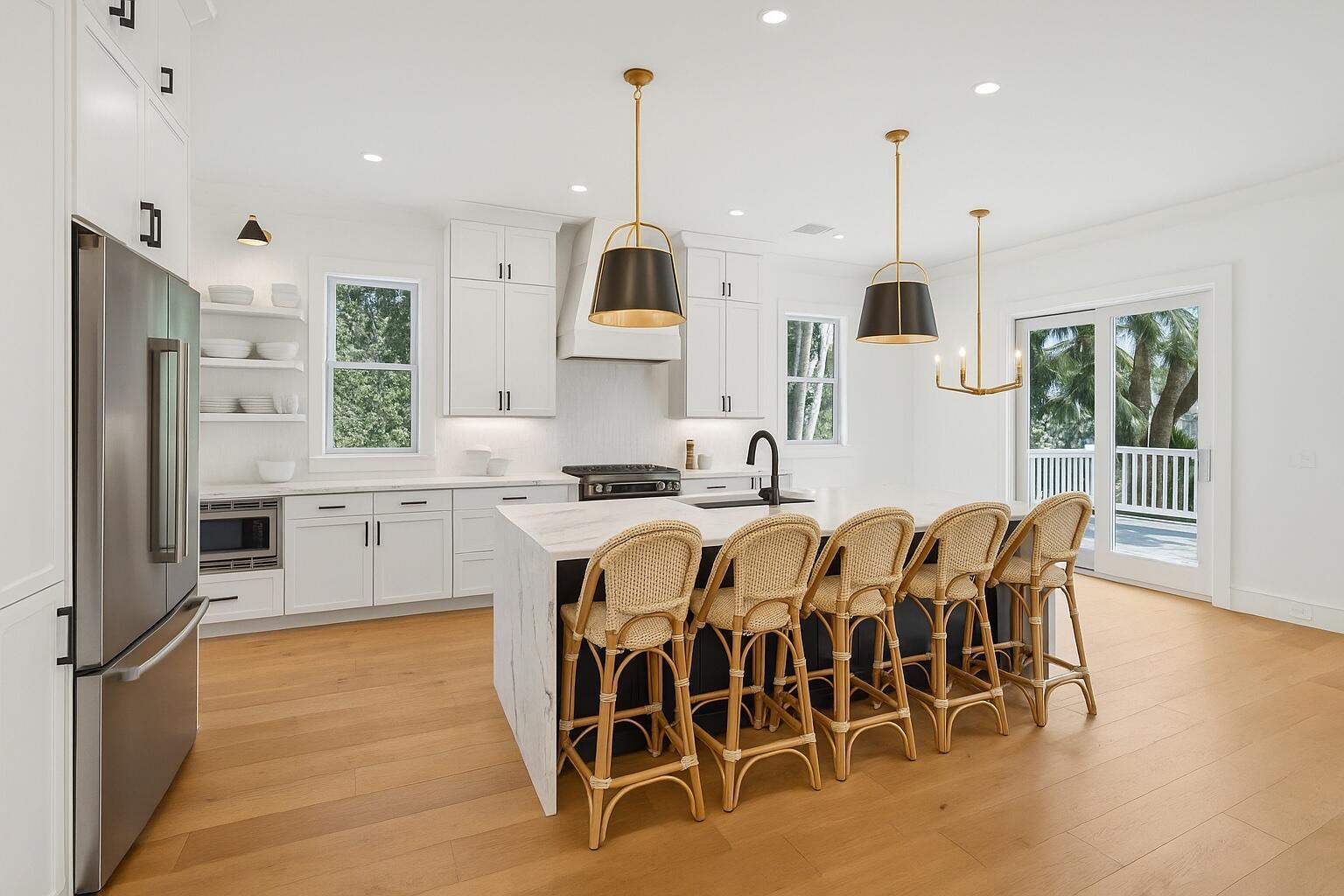 Image 4: Kitchen