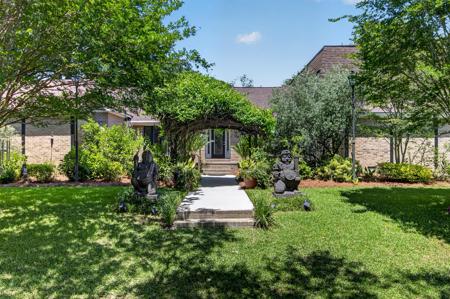 18 Old English Drive