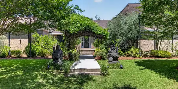 18 Old English Drive