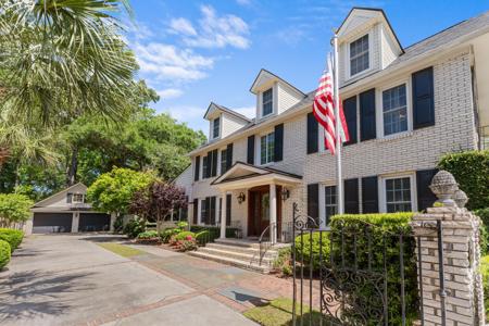 1043 Loyalist Lane