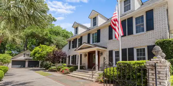 1043 Loyalist Lane