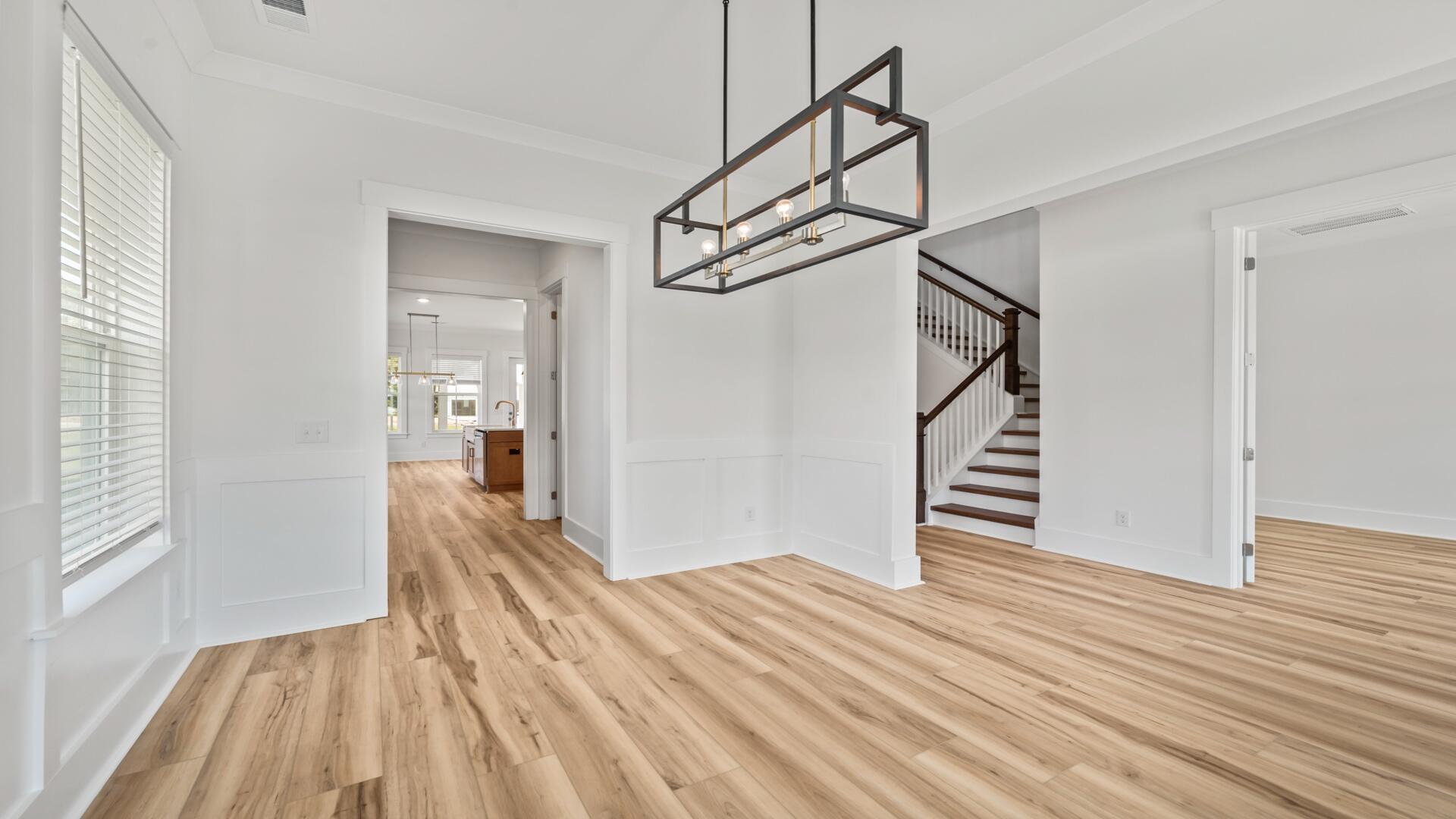 Image 4: Dining Room