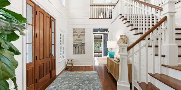 Image 4: Foyer