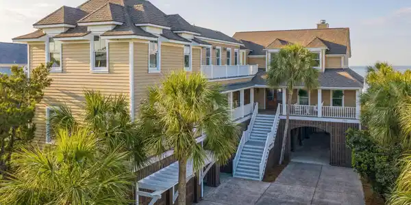 Image 4: 304 Ocean Boulevard-KeenEyeMarketing-004