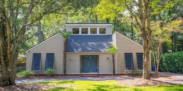 1052 Royalist Road