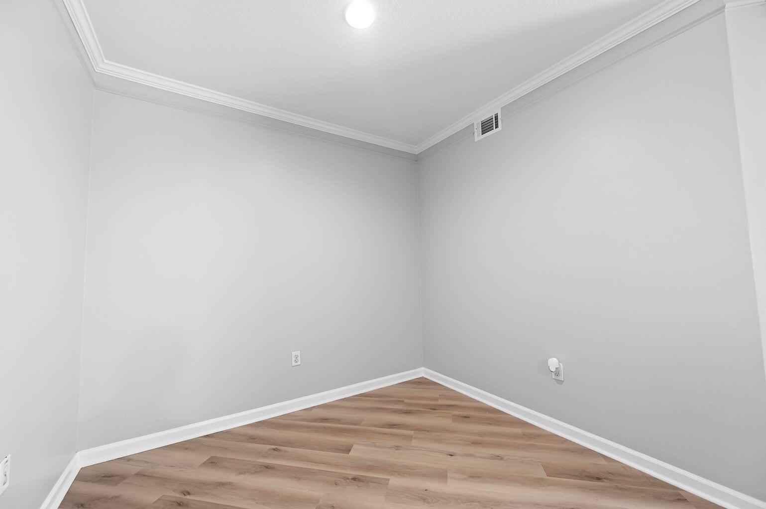 Image 4: Dining Room