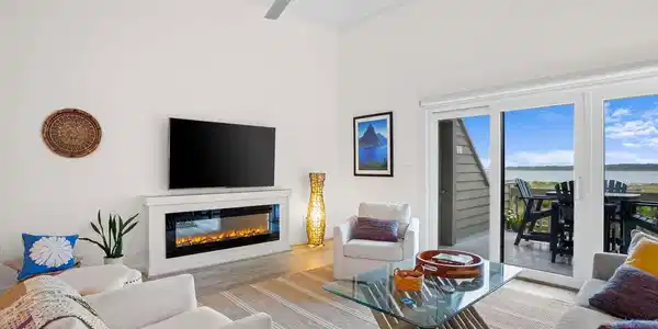 1352/54 Pelican Watch Villas