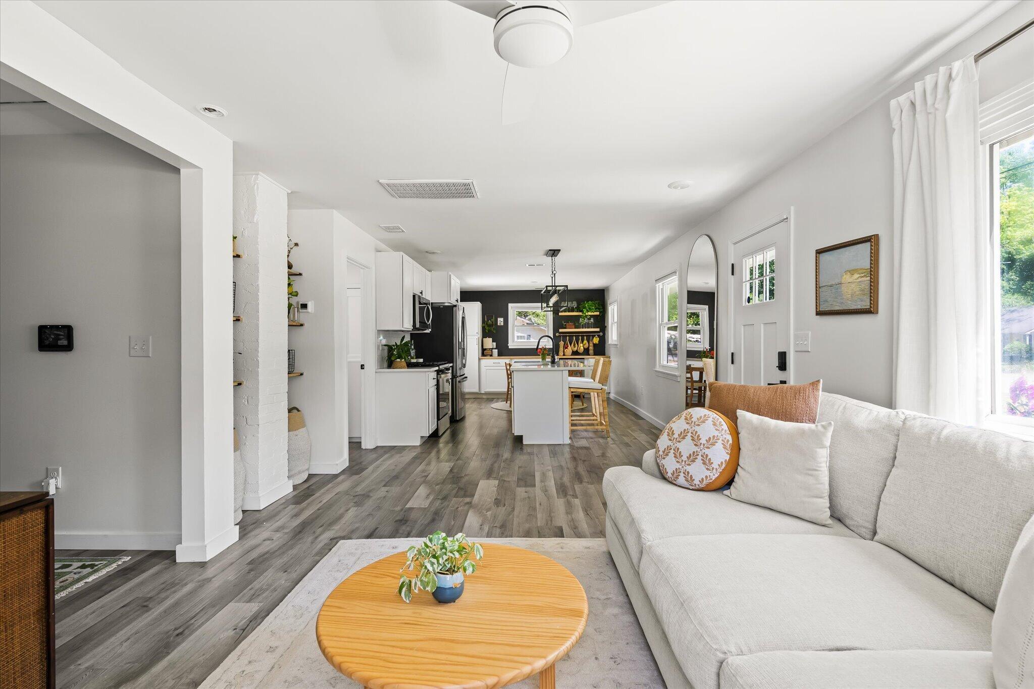 Image 2: Living Room