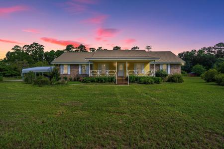 6133 Rio Vista Lane