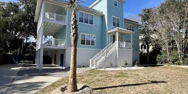 15 42nd Avenue