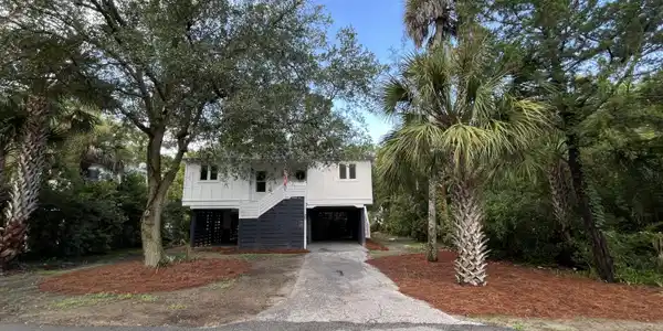 25 Sandcrab Court