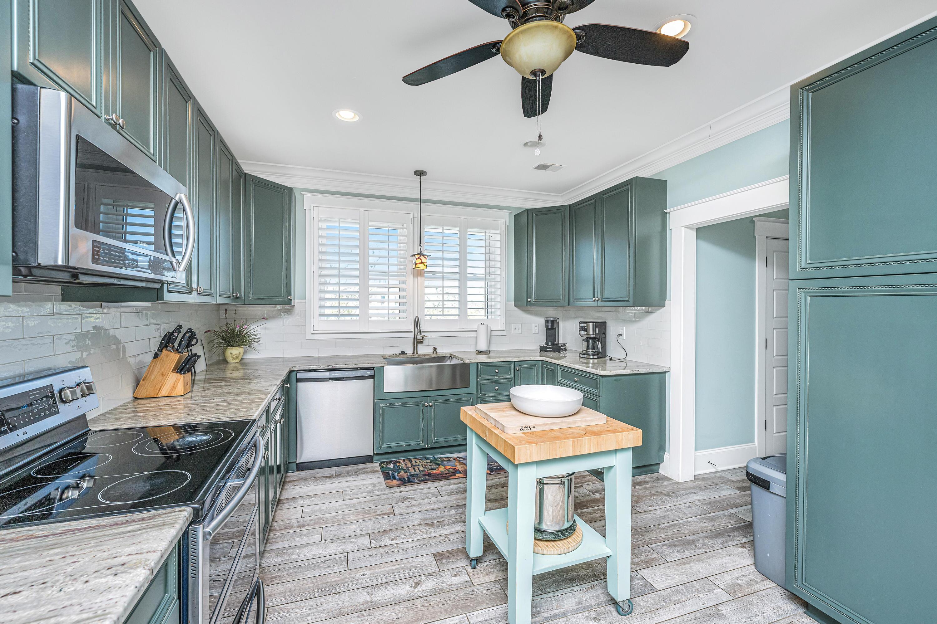 Image 4: 4SharksTooth021