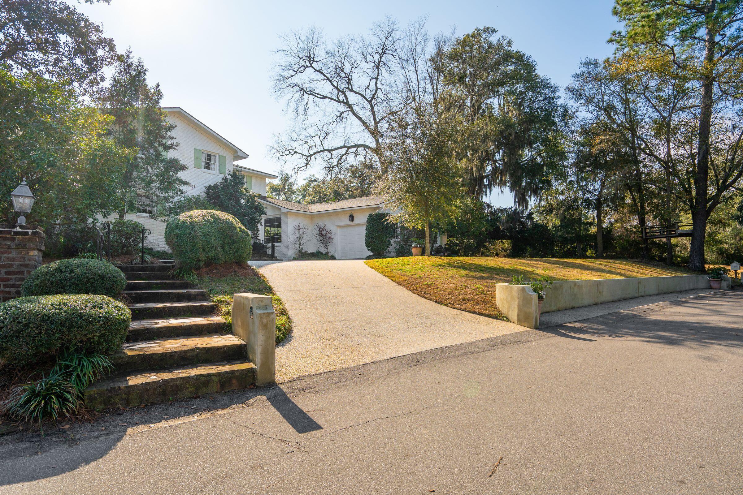 Image 2: 352ConfederateCir-KeenEyeMarketing-006