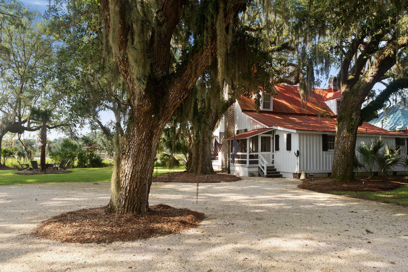 Image 4: Driveway