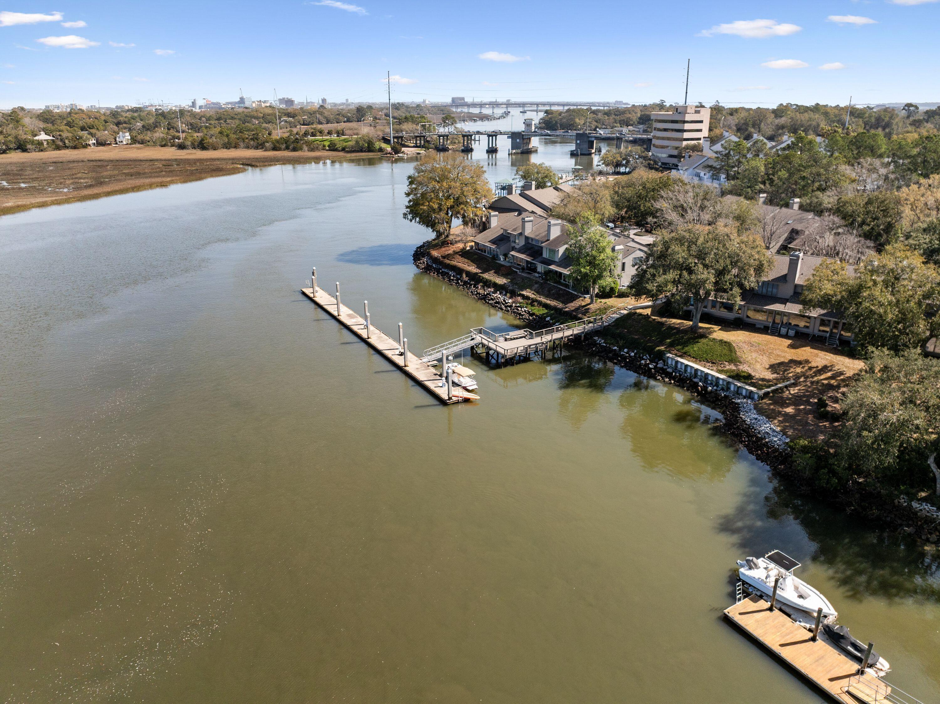 Image 1: 33 Wappoo Creek Pl-56