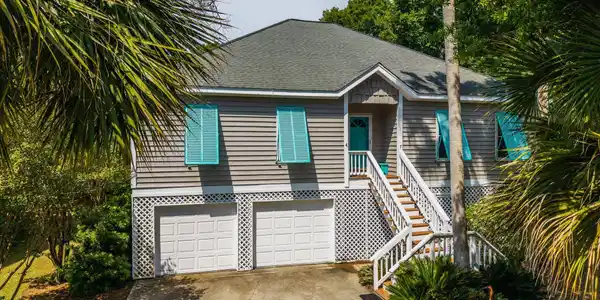 Image 2: 7SandDollarDr-KeenEyeMarketing-002