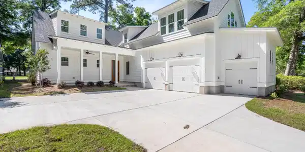 Image 2: Front of house