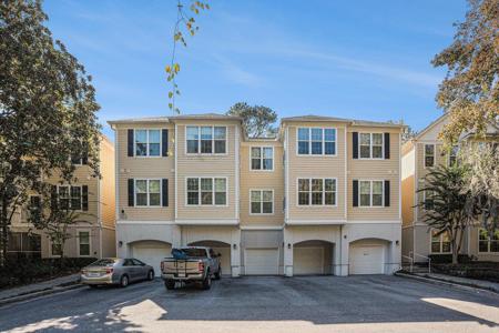 60 Fenwick Hall Allee 723