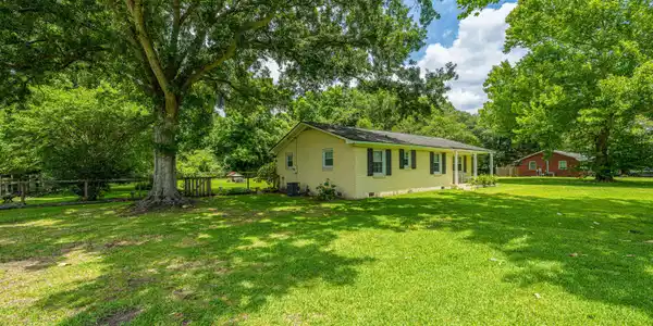 7372 Commodore Road