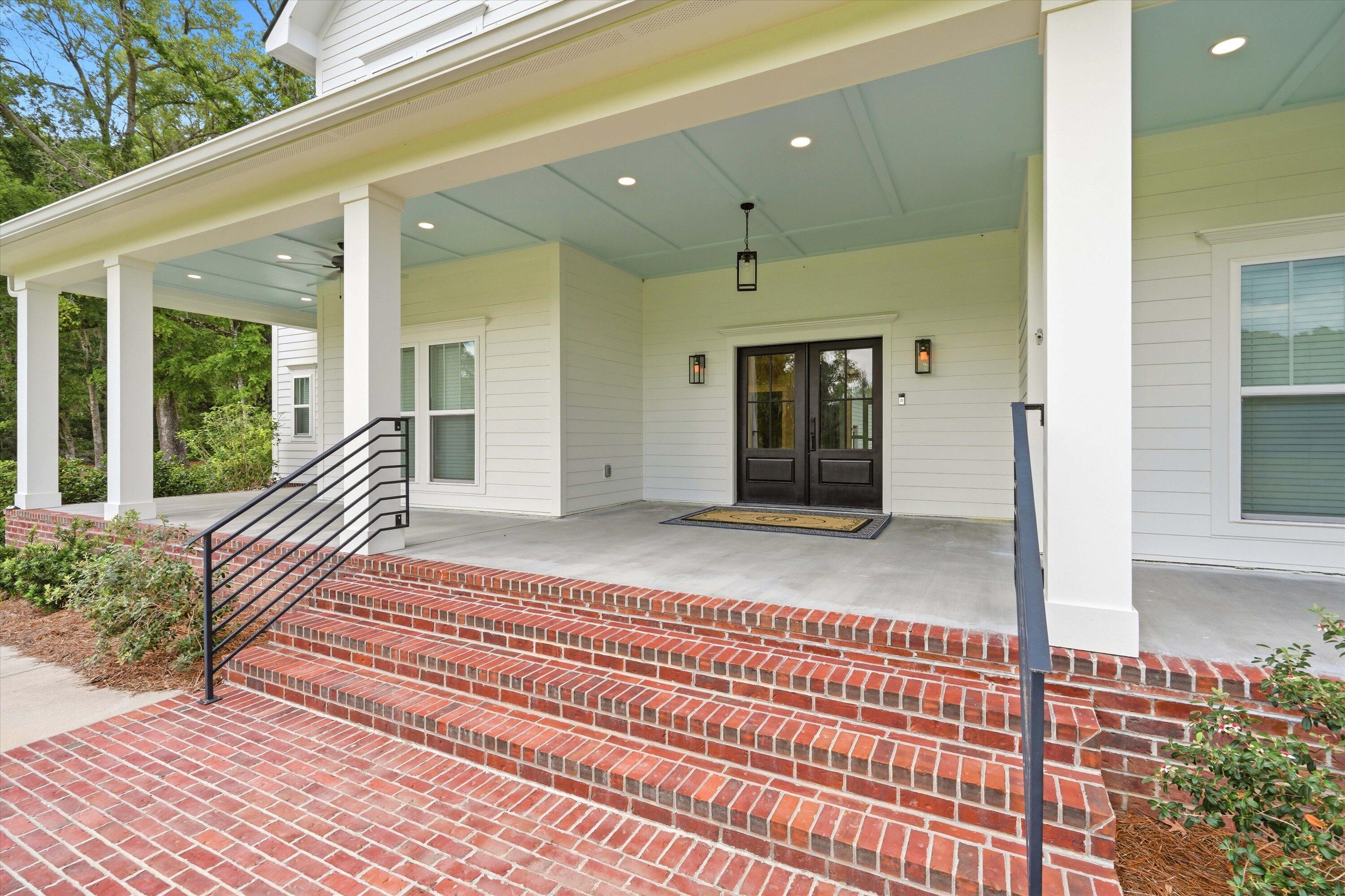 Image 3: Full Front Porch