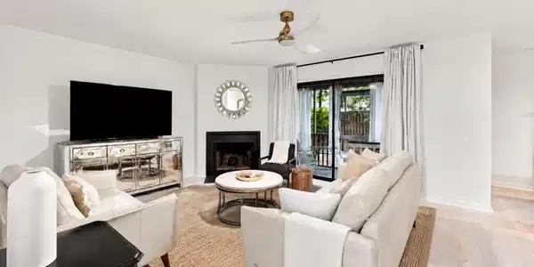 Image 4: Living room to screen porch