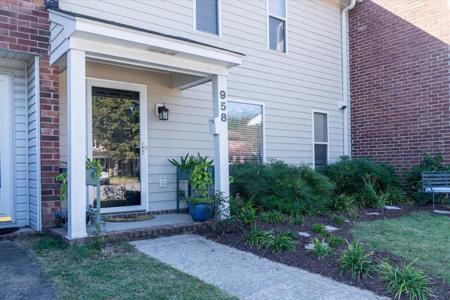 958 Fowler Court