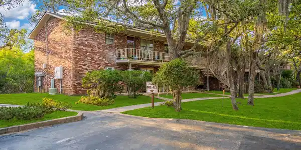 408 Saint Charles Court