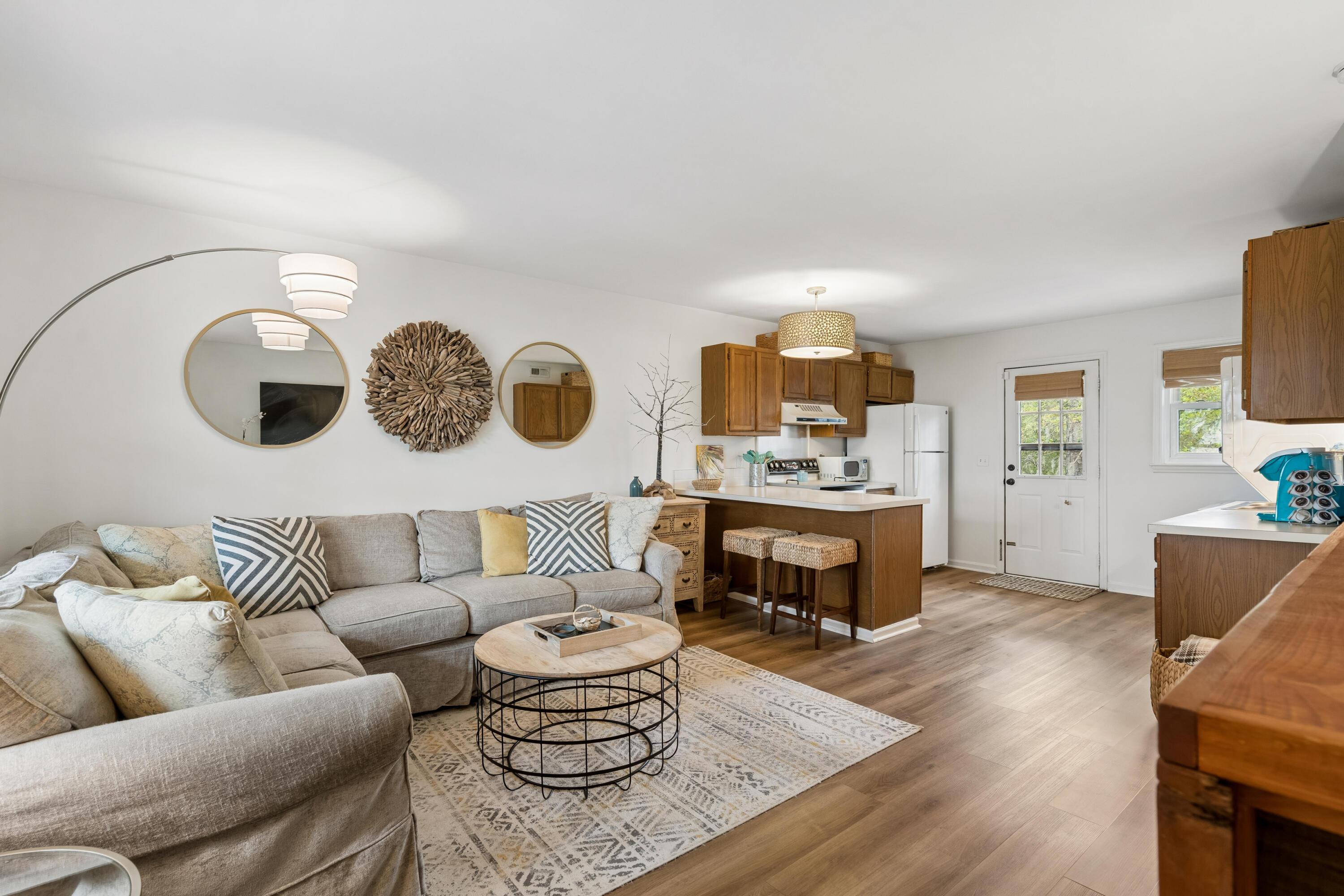 Image 4: 408StCharlesCt-Keen Eye Marketing-022