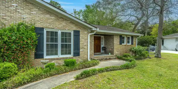 Image 2: Classic All Brick Ranch
