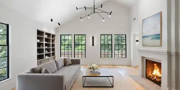 Image 4: Living Room