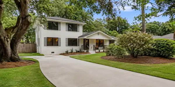 Image 2: FRONT OF HOUSE