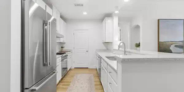 Image 4: 3