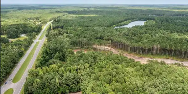 Image 4: 5-Acres total!