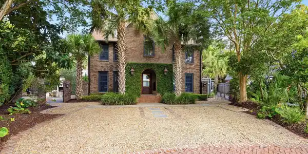 Image 3: Front of House Perfection
