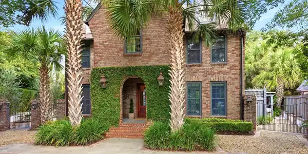 Image 4: Exterior Front