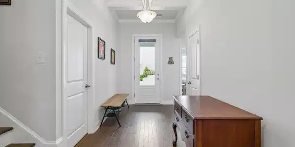 Image 4: Foyer