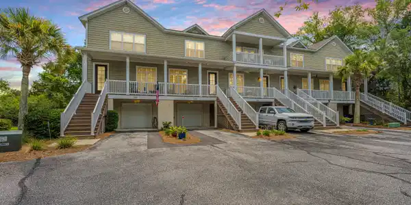 Image 2: 401KinlossCountryLn001