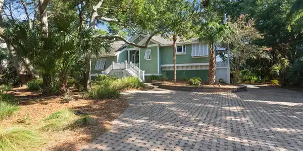 19 Fairway Oaks Lane