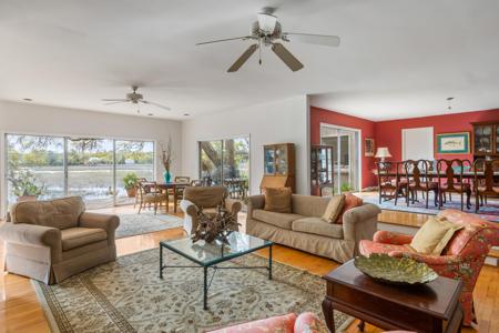 713 Creekside Drive