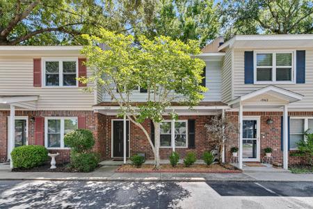 1064 Hunters Trace